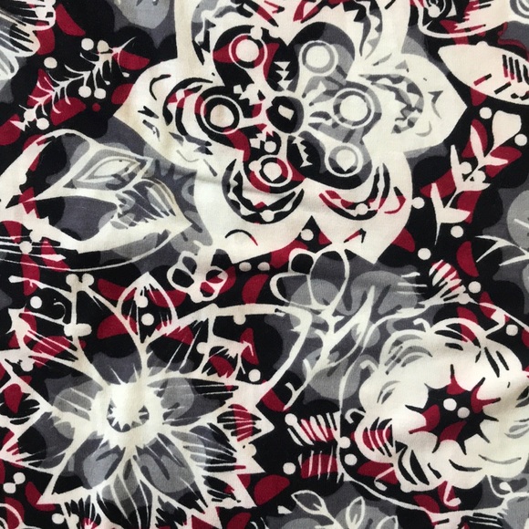 LuLaRoe Julia - Picture 2 of 3